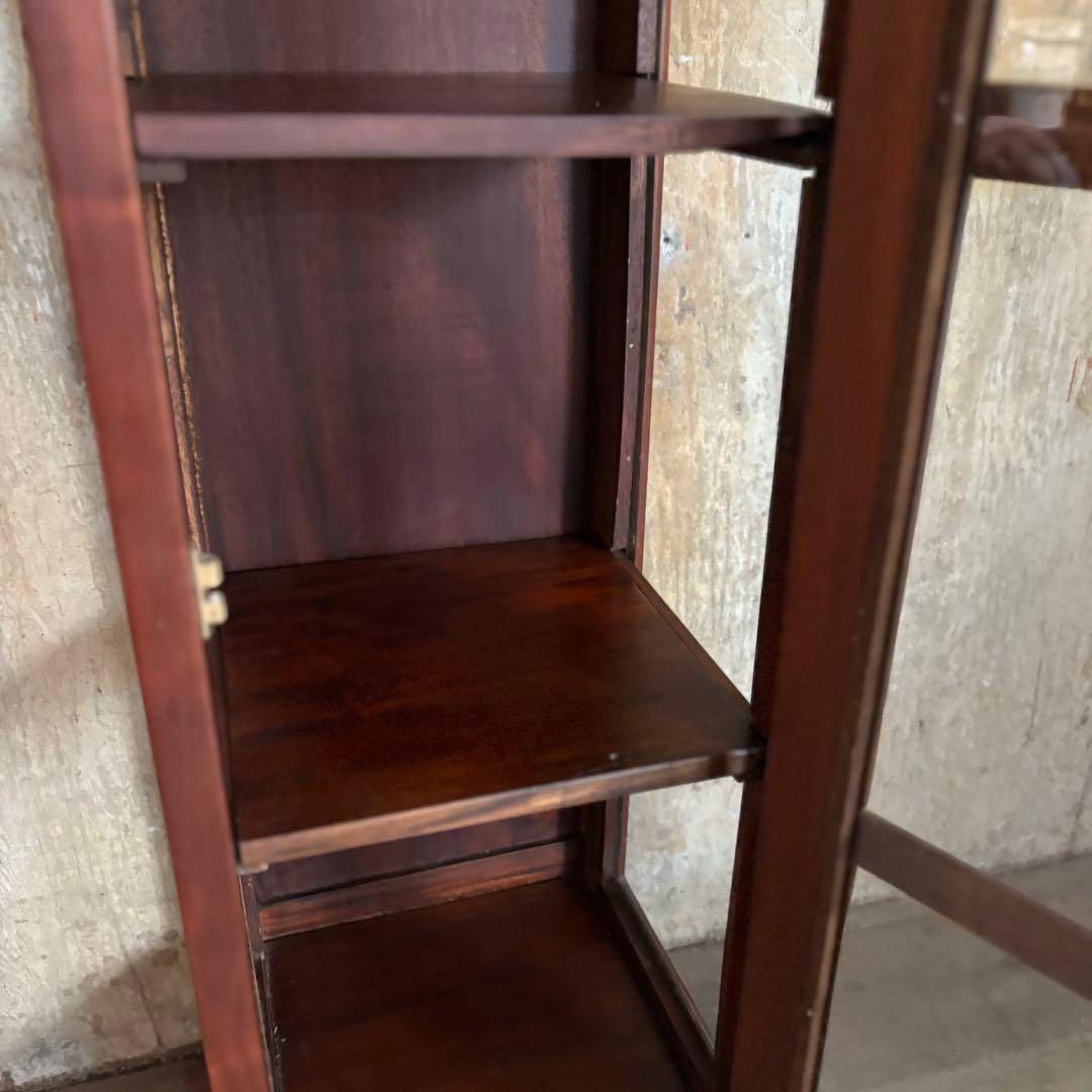 アーチトップのスリムキャビネット　コレクションケース　マホガニー