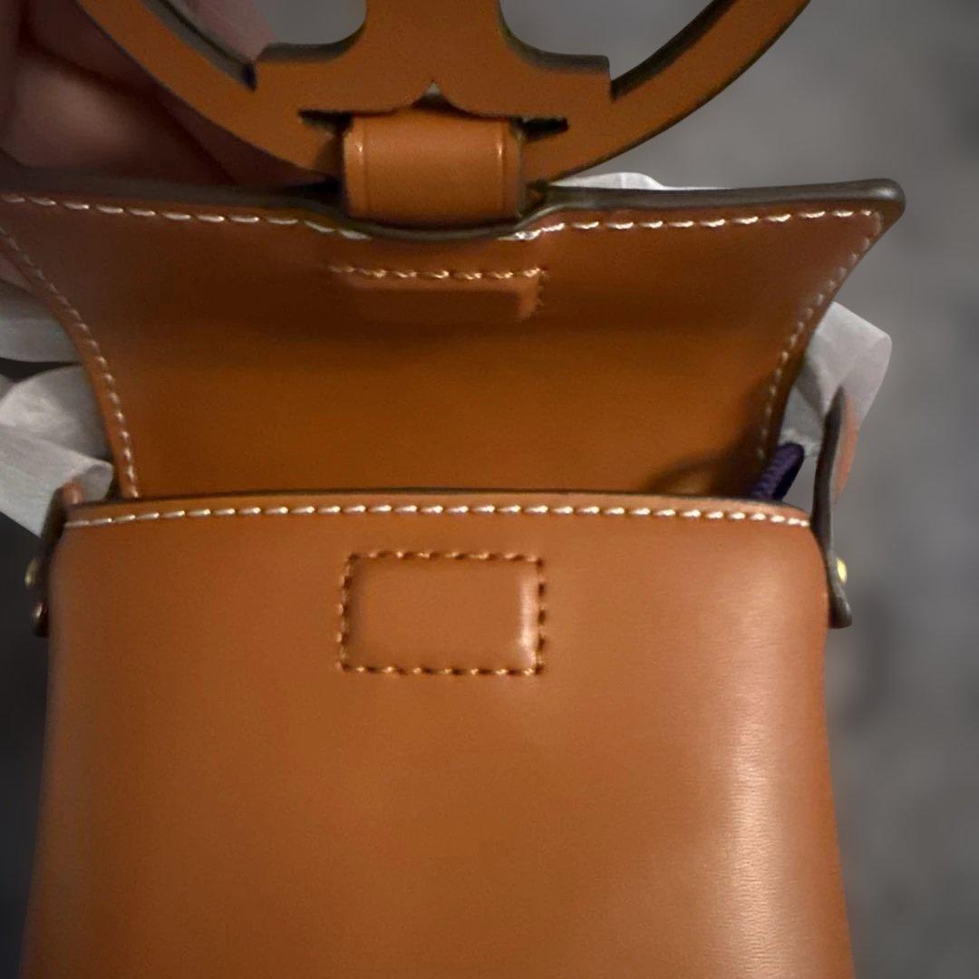 トリーバーチ⭐︎新品⭐︎ ミラー メタルロゴ フォン　ショルダーバッグクロスボディ