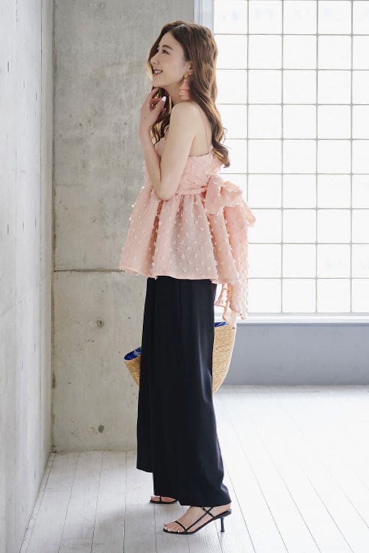 【現行品、半値以下、新品未使用タグ付】OBLI PONPONリボンキャミトップス