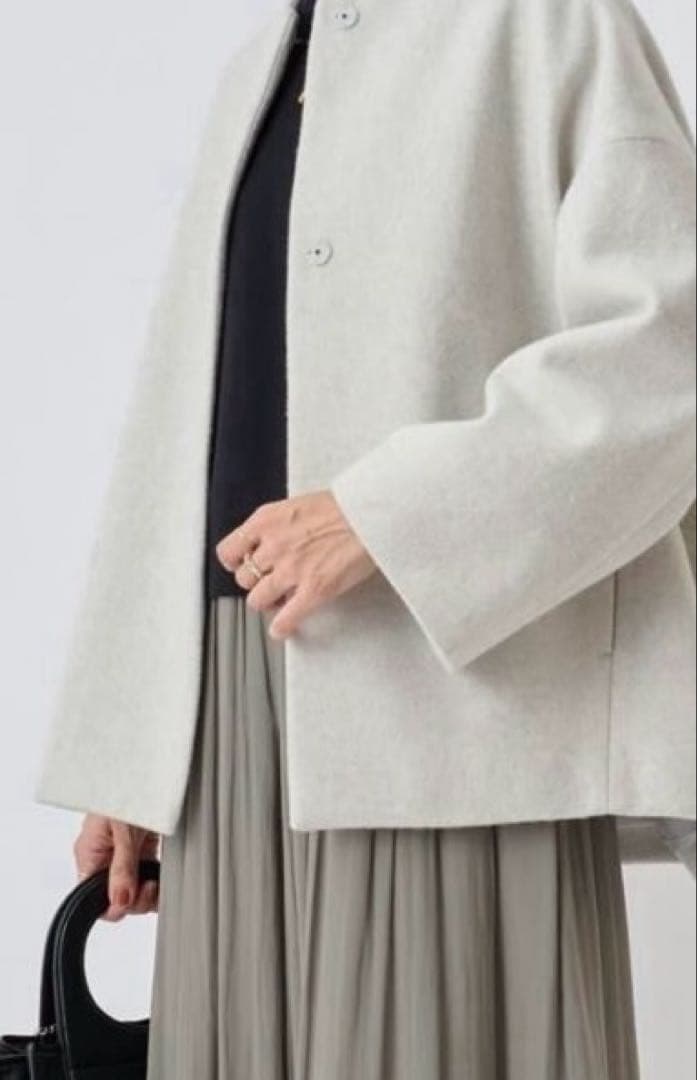 ビアズリー 後ろぷっくりショートコート　ライトグレー　0サイズ ★ 新品