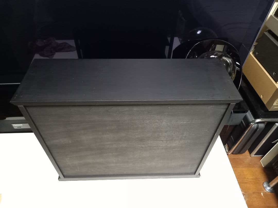 スタイリッシュ　モダン　三面　硝子　マット　ブラック　ショーケース　三段