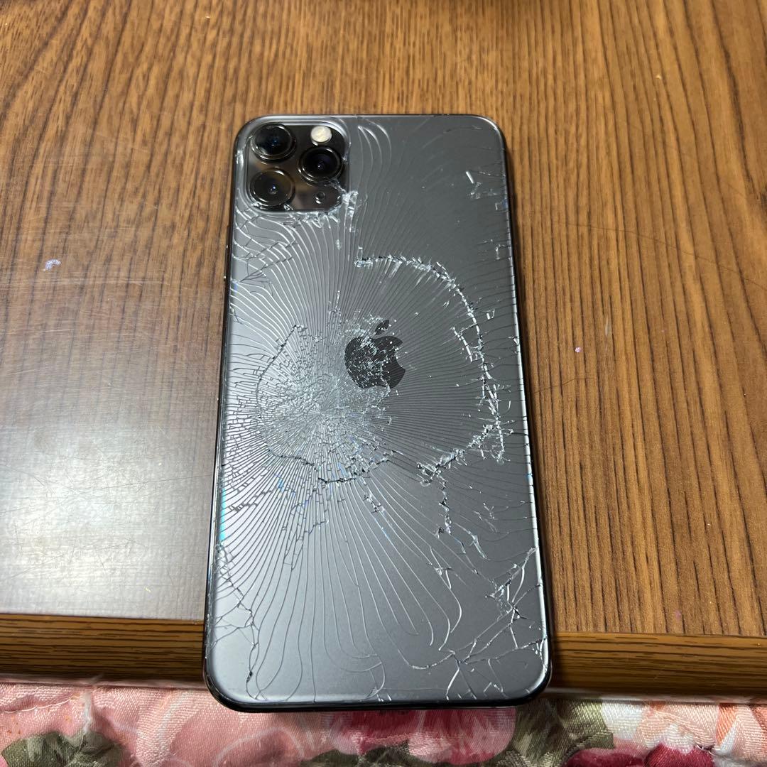 iPhone 11 ProMAXスペースグレー 本体 ひび割れあり