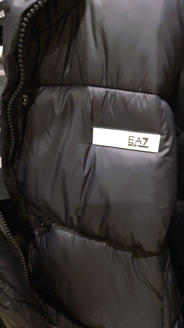 カラスアルマーニ EMPORIOARMANI EA7 ダウンジャケット