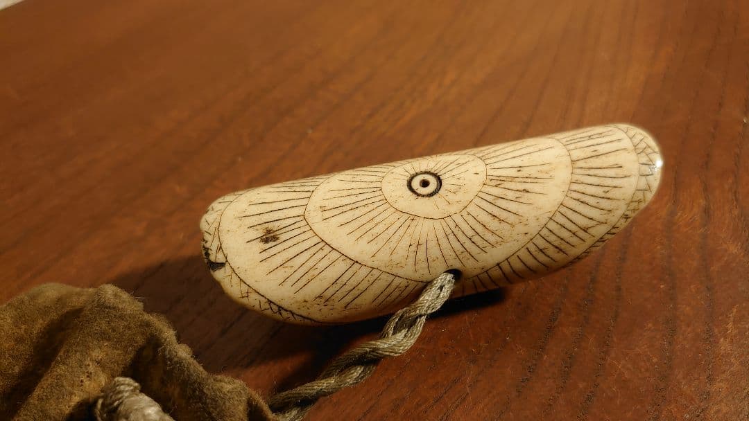 根付　時代根付　江戸硝子　江戸ガラス　提げ物　角　角細工　アンティーク根付　１客