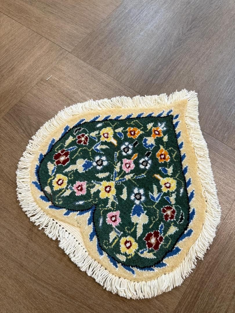 ペルシャ絨毯 ナイン産 ハート型ラグ 40cm 手織り バレンタイン 希少