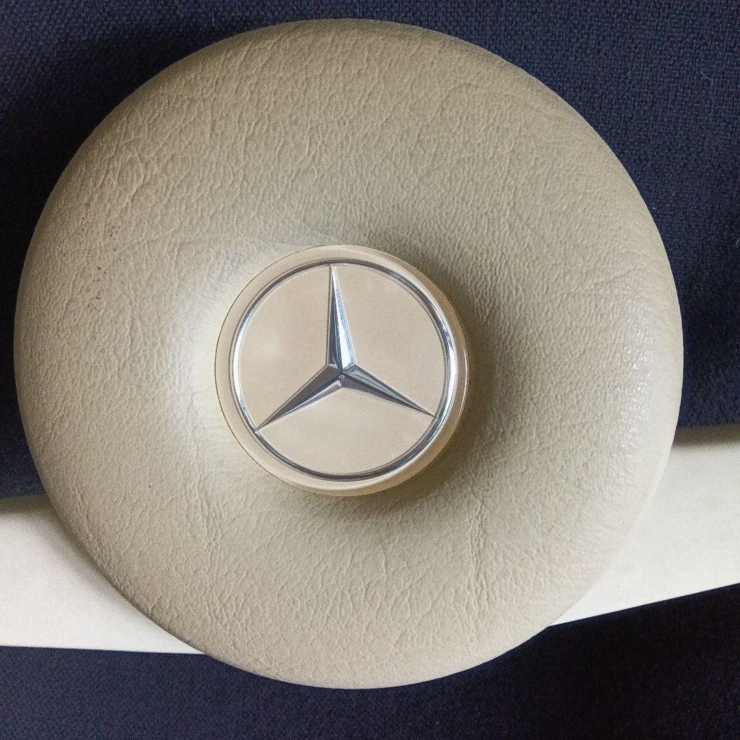 t*4様 メルセデス・ベンツ 　ホワイトステアリング 　縦目