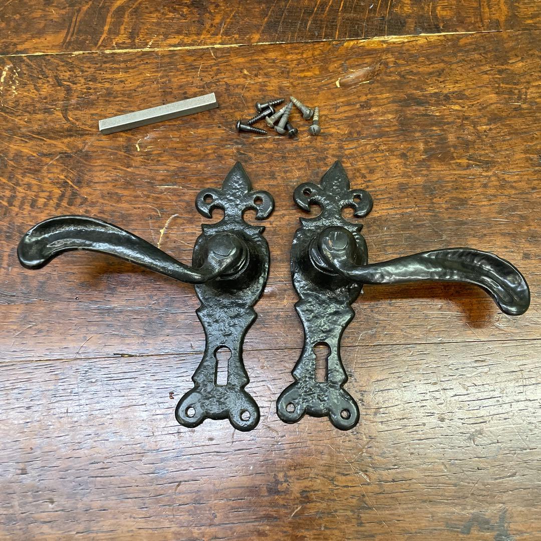 イギリスカークパトリック社製 アイアンのドアノブ ドアハンドル 鋳造で作る本物