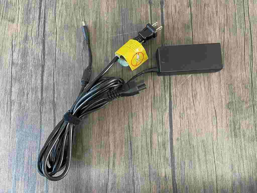 DELL Latitude 3590　ノートパソコン　15.6インチ