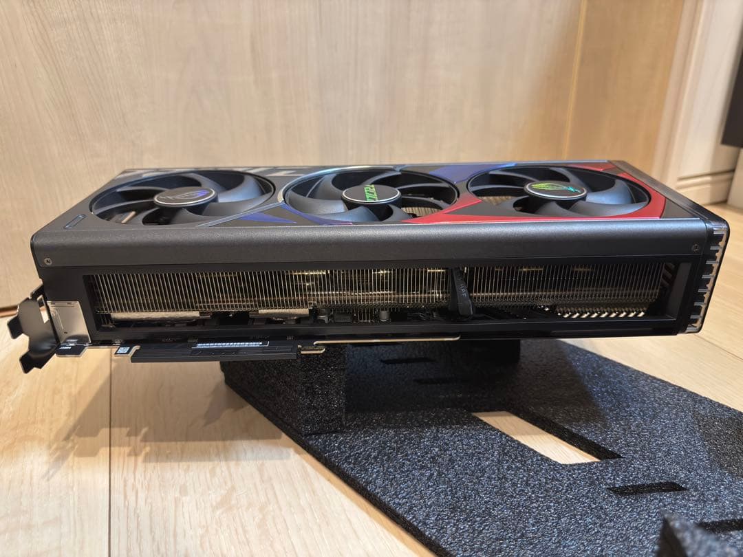 グラフィックボード・グラボ・ビデオカード ASUS ROG STRIX RTX 4080 SUPER 16GB