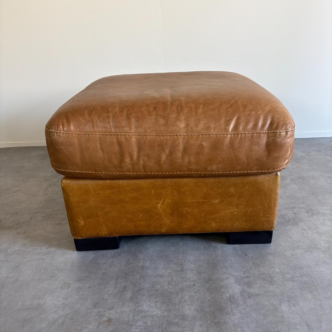 ノーマン・フォスター デザイン レザー オットマン