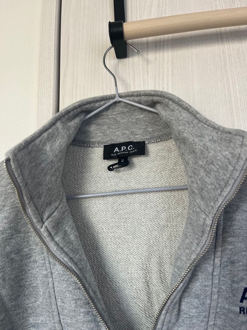 A.P.C. グレー ジップアップスウェット U