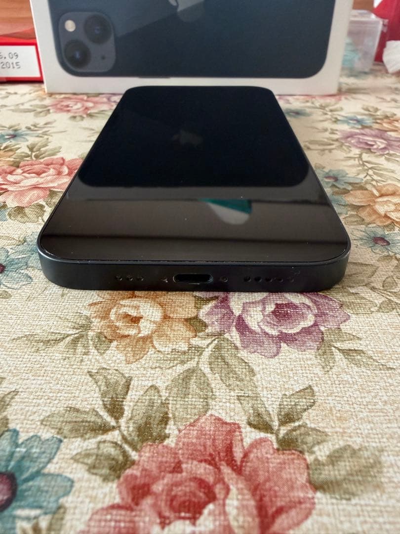 Apple iPhone 13ミッドナイト　本体