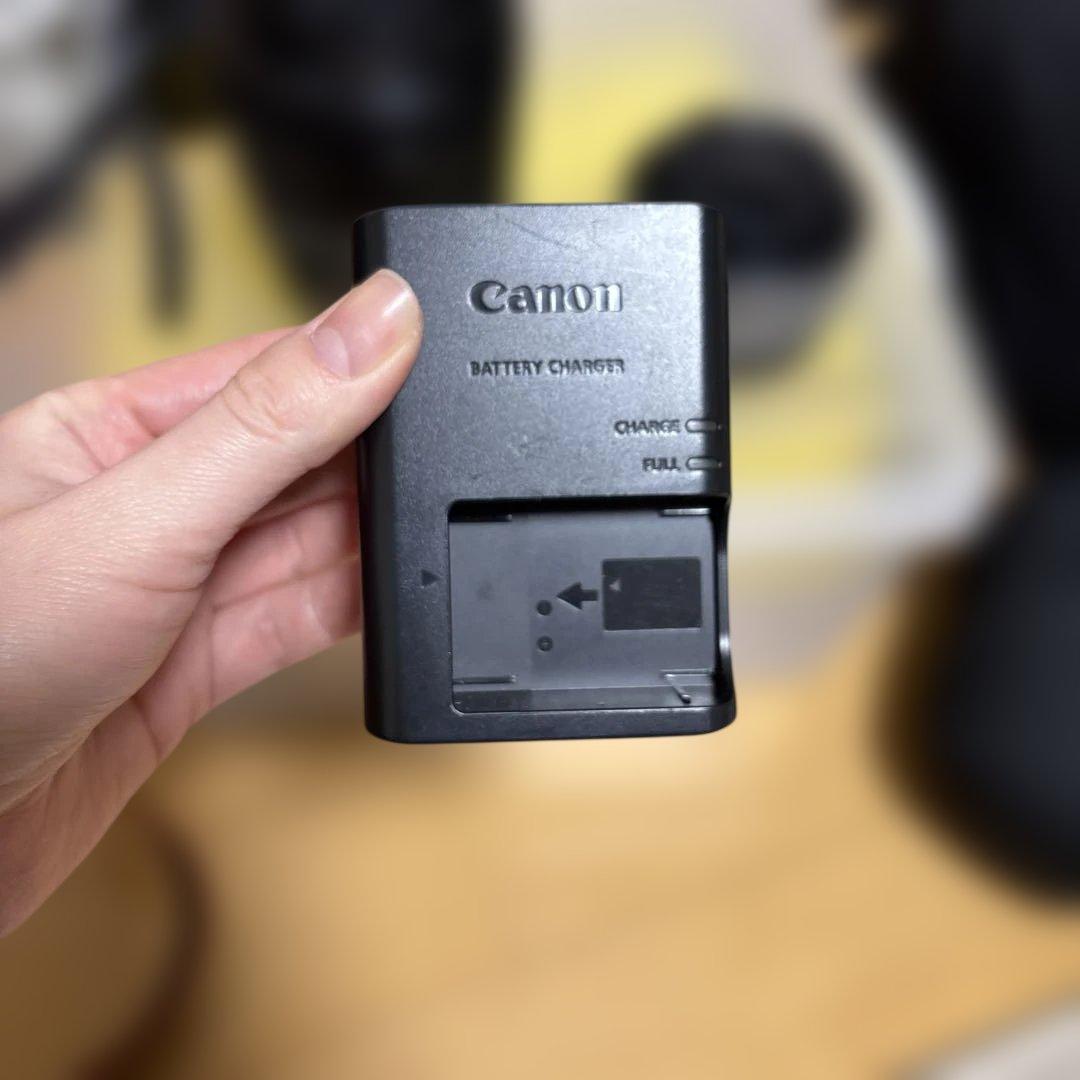 Canon EOSkissm本体•マウントアダプター•レンズ3点•充電器•カバー