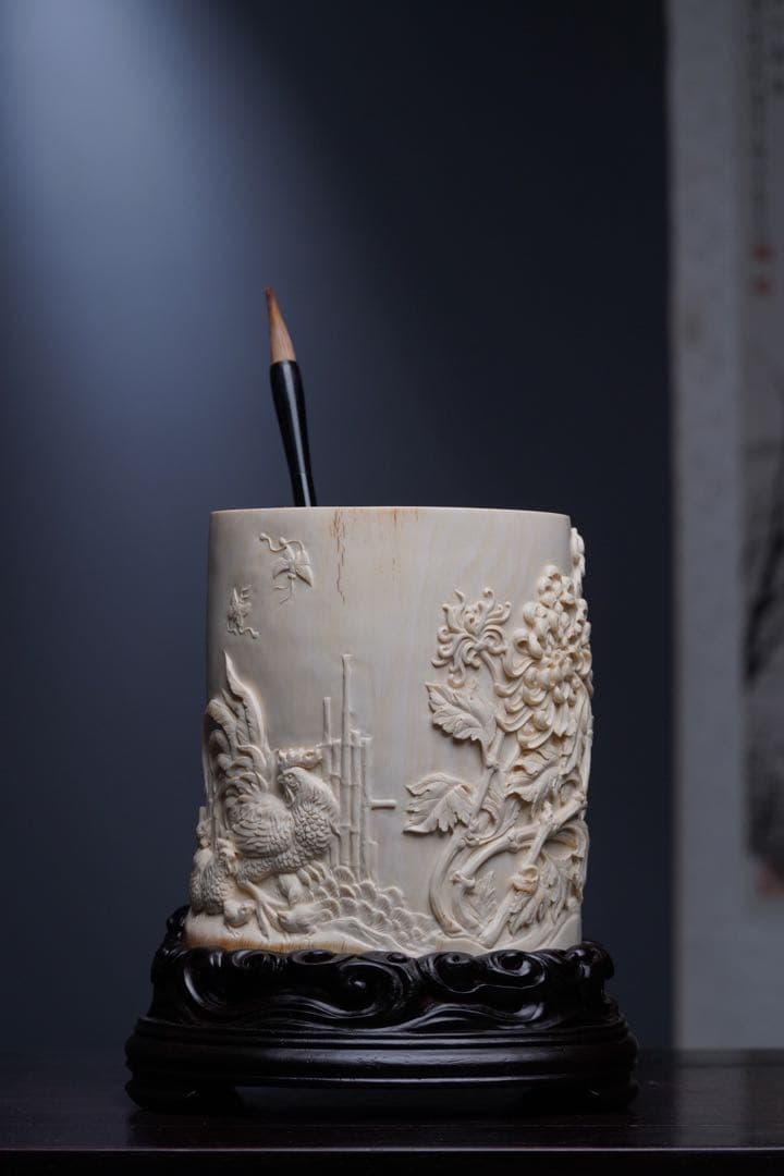 天然マンモス牙美しい手作り彫刻 金鶏報喜·一挙で有名になった 筆筒