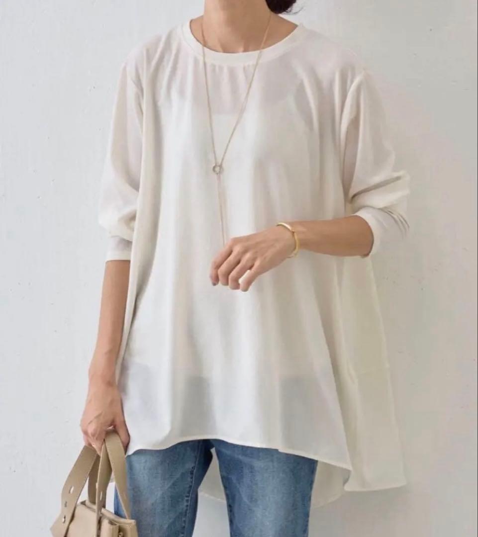 【美品】BEARDSLEY 後ろドレープTブラウス　アイボリー