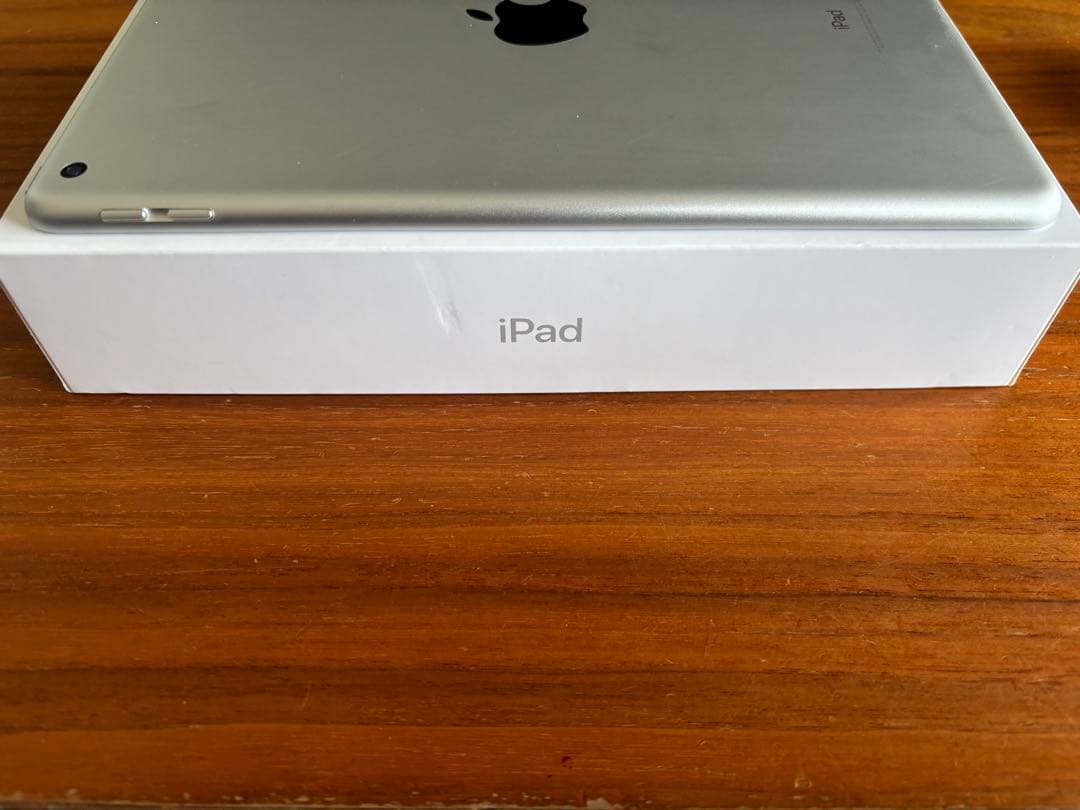 【美品】Apple iPad 第6世代Wi-Fiモデル 128GB シルバー