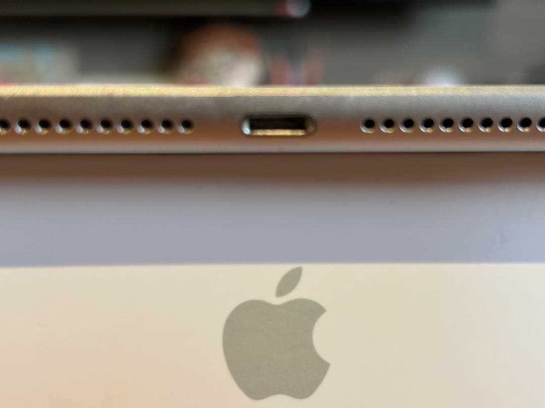 【美品】Apple iPad 第6世代Wi-Fiモデル 128GB シルバー