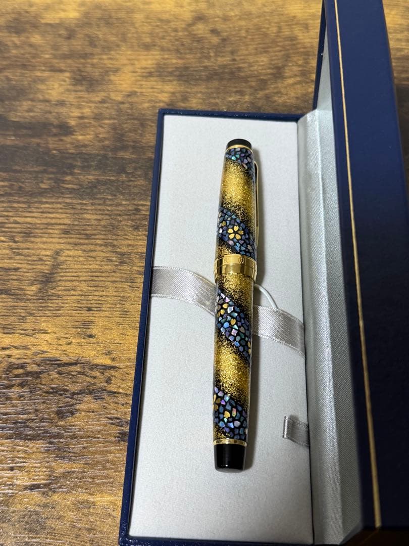 新品未使用　内閣総理大臣　特別慰労品 螺鈿蒔絵 桜流れ セーラー　万年筆　M