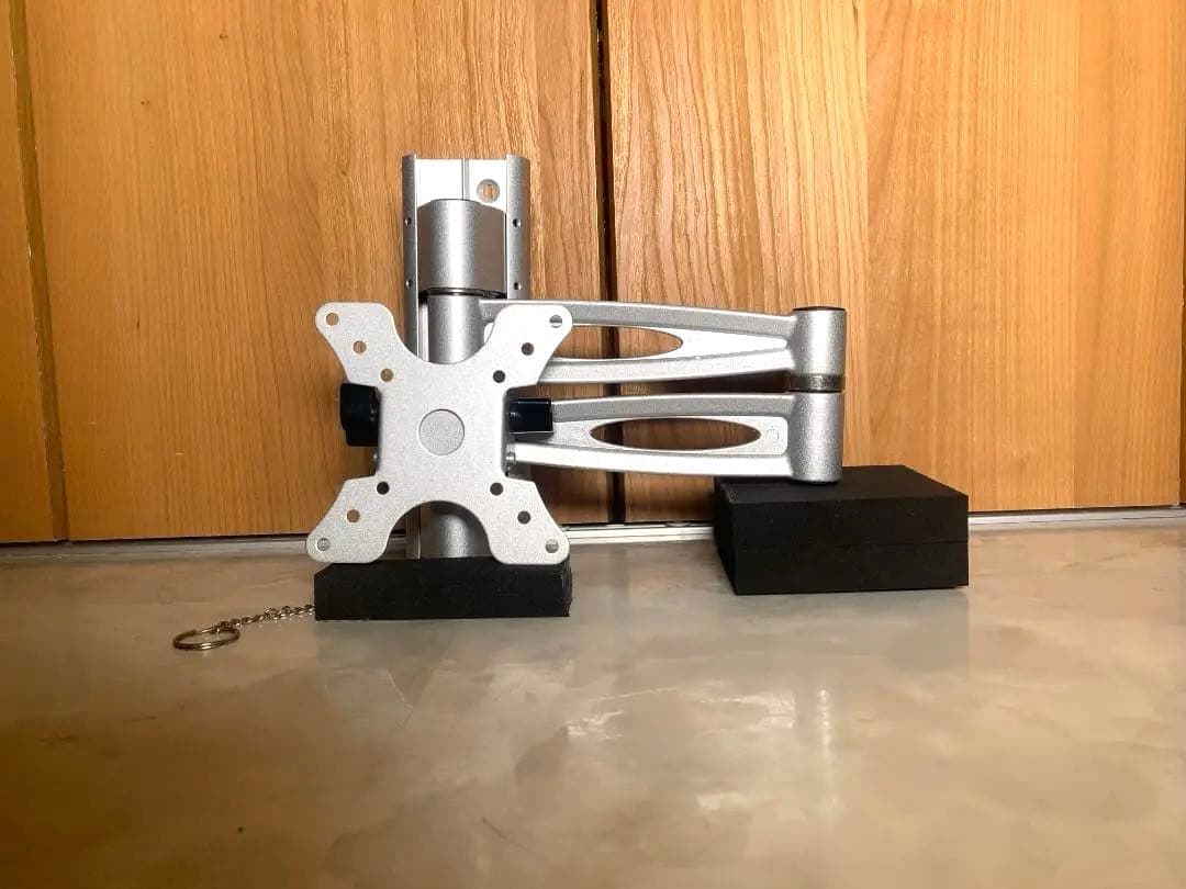 キャンピングカー　テレビアーム ロックピン付き