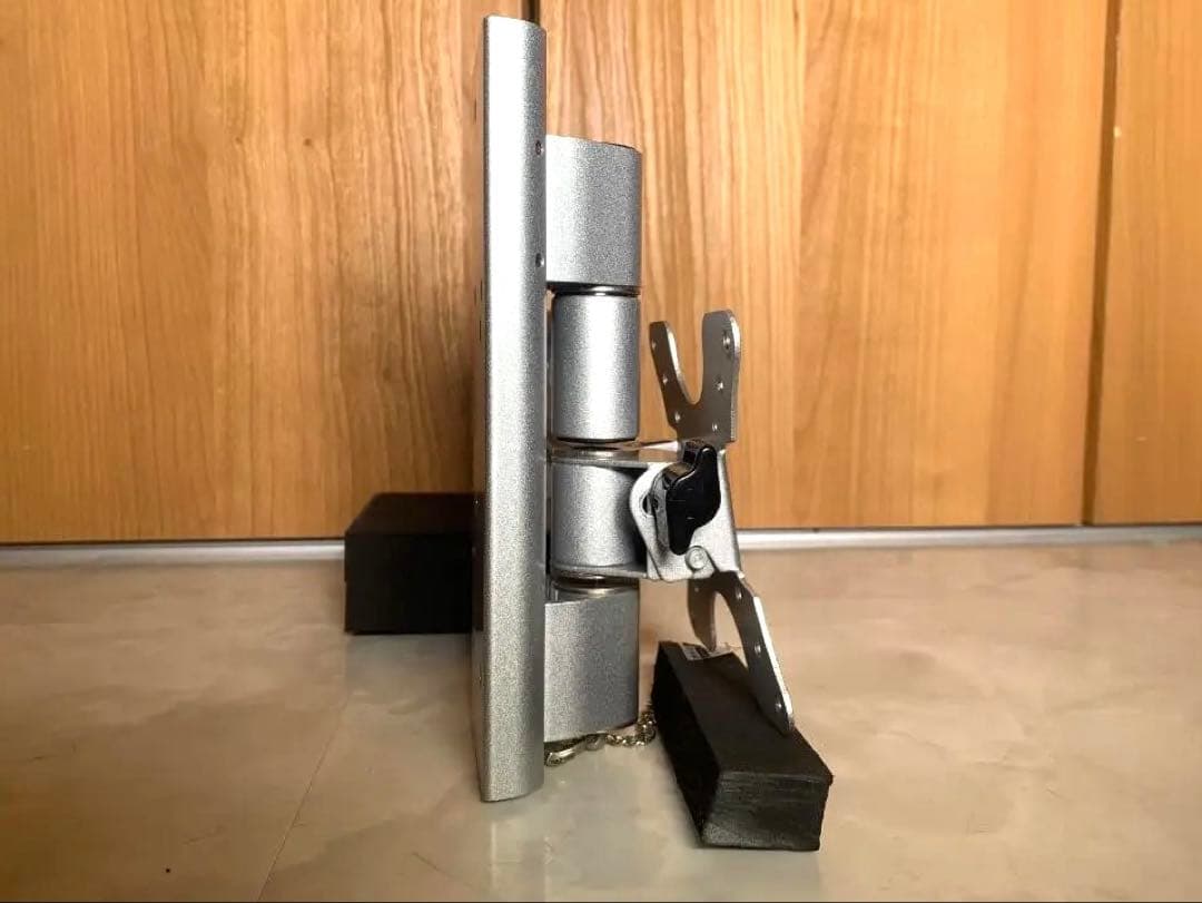 キャンピングカー　テレビアーム ロックピン付き