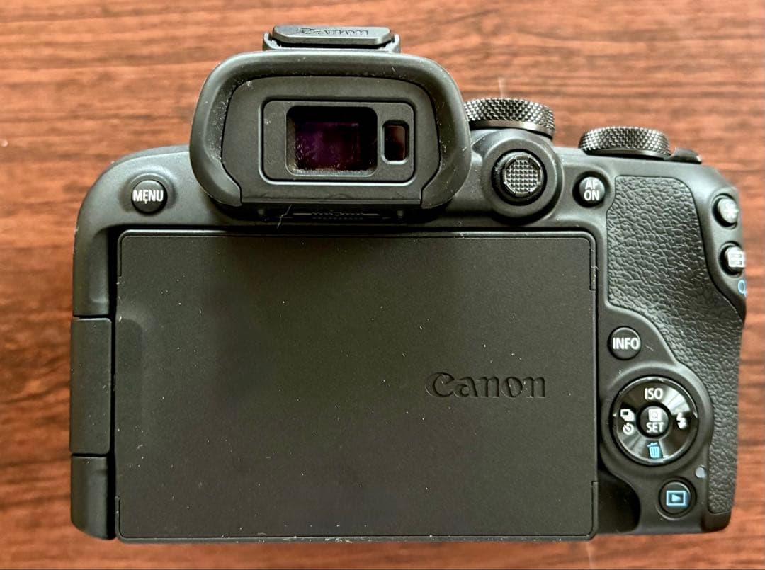 キヤノンEos R10 ボディー 新品同様 保証&おまけ付き❣️