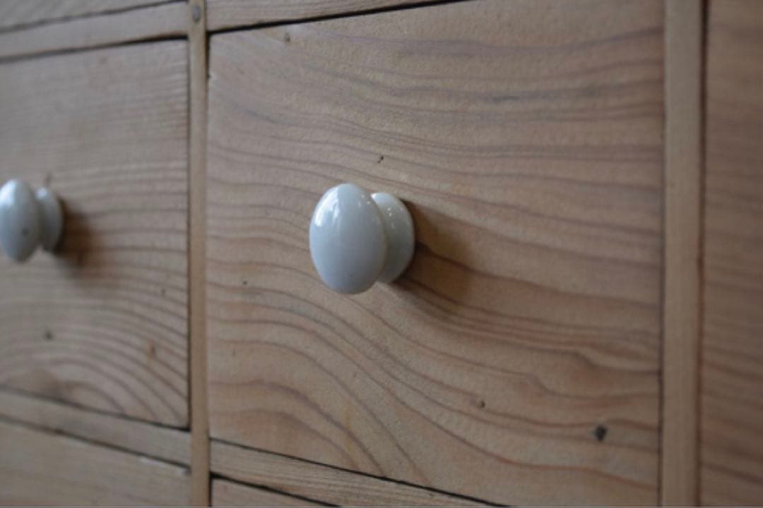 【希少 】白磁摘みの引き出し4 5杯ローボード　杉材