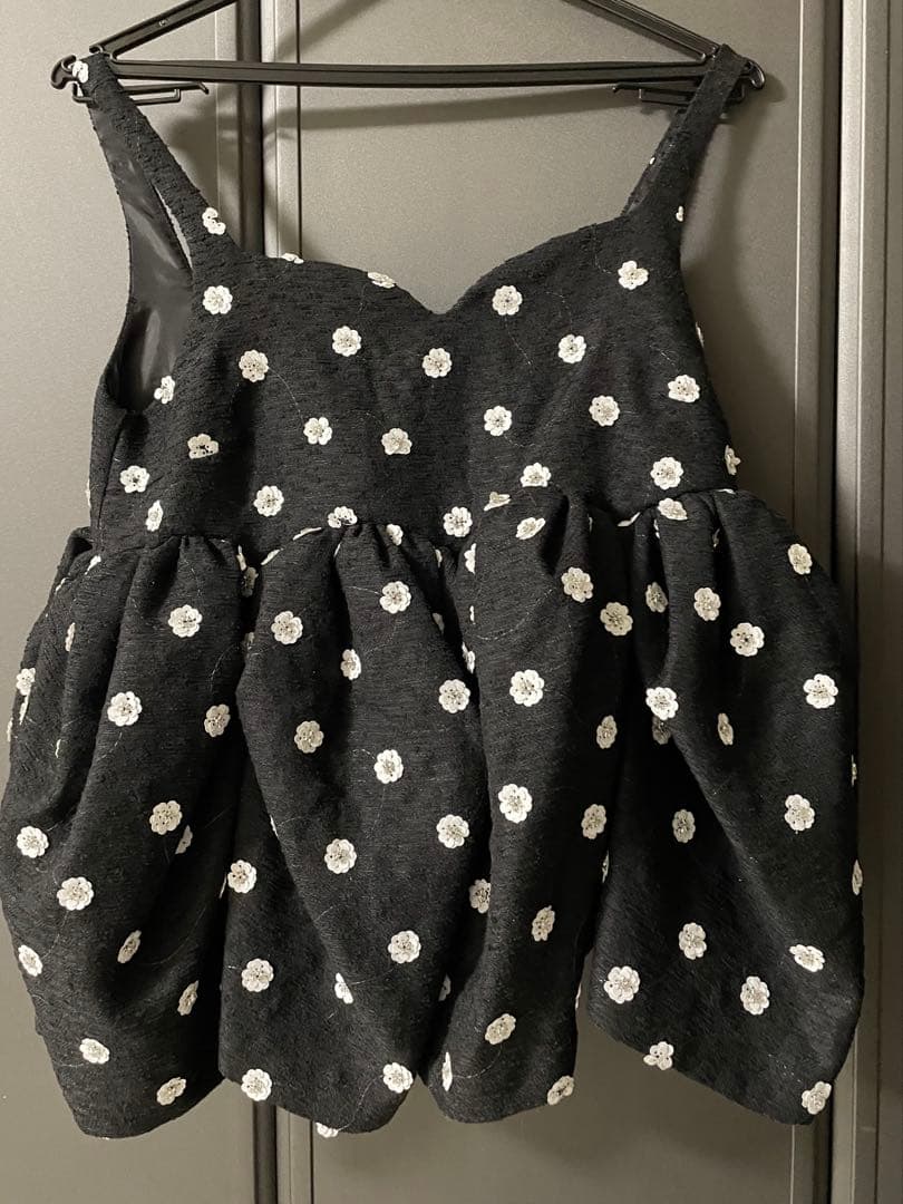 Bibiy. BIANCA BLOSSOM TOP 〔BLACK〕