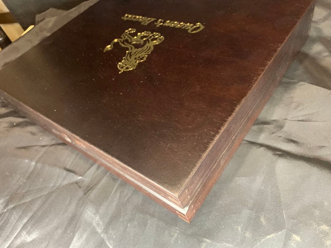 その1 クイーンズビースト　2オンス銀貨専用木箱　ケース　10枚用　カプセル付き