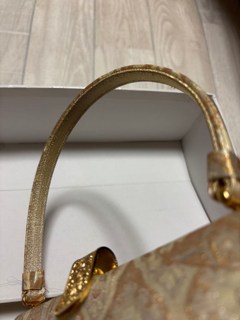 はきもの匠　神田胡蝶　帯地　最高級草履バック　Ｌサイズ　シャンパンゴールド