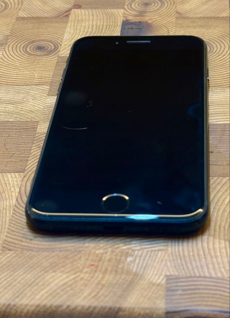 Apple iPhone SE (第3世代) ブラック 本体