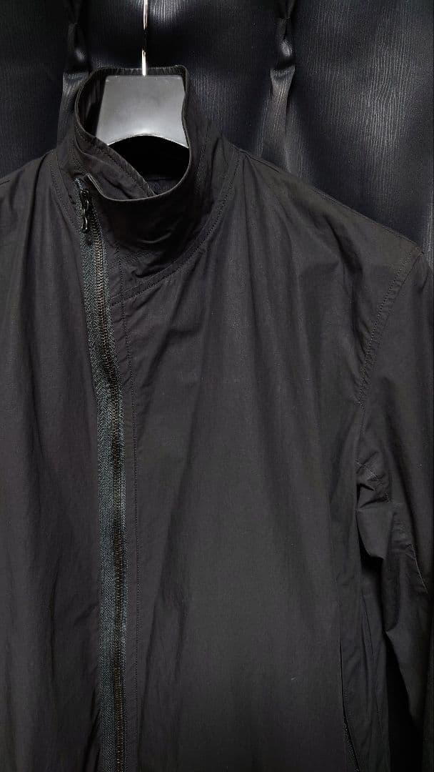 JULIUS COVERED NECK JACKET/ナイロンジャケット