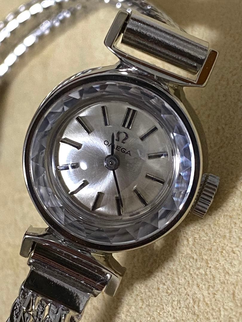 オメガ　手巻き　腕時計　カットガラス　レディース　本物　1967年製