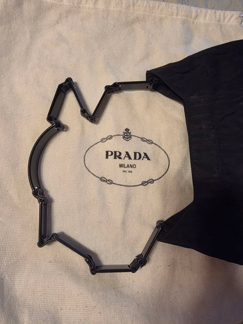 PRADA ブラックナイロンショルダーバッグ　プラチェーン　黒