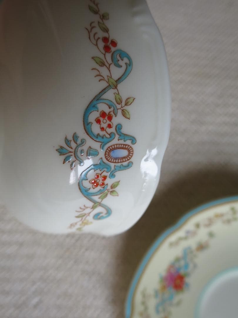 英国ロイヤルドルトン　ティーカップ・ソーサーセット　手描き1930年代