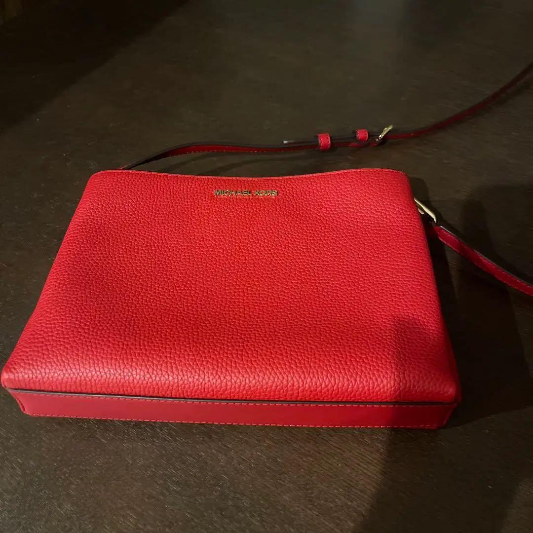 マイケルコース◯ショルダーバッグ トリプル クロスボディ 赤