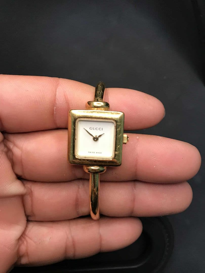 GUCCI ゴールド スクエアフェイス 時計