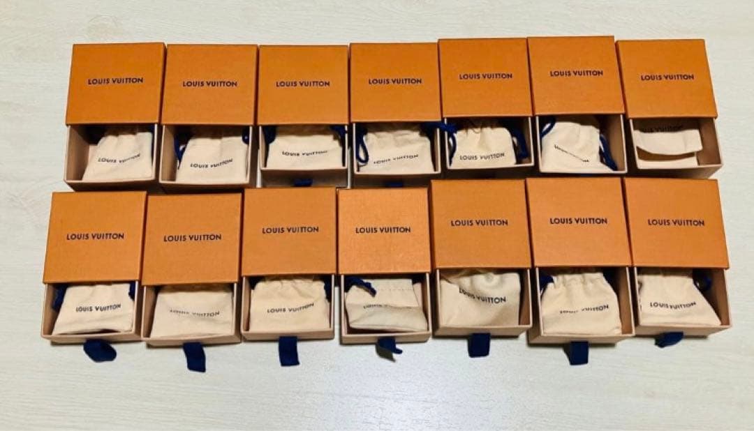 LOUIS VUITTON ギフトボックス　アクセサリー空箱