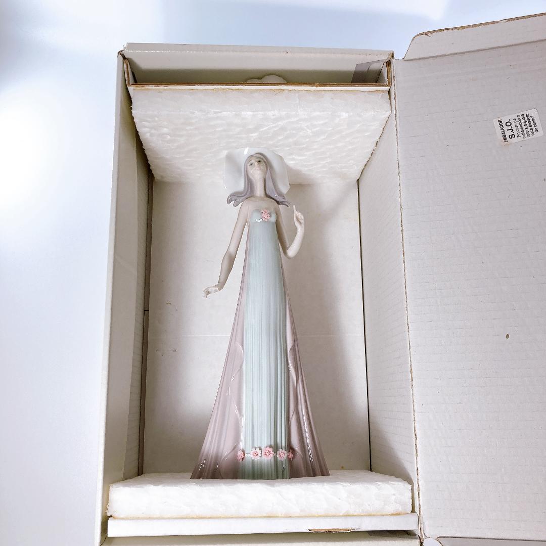 リヤドロ Dama Biarritz ビアリッツの貴婦人　|2616|☆