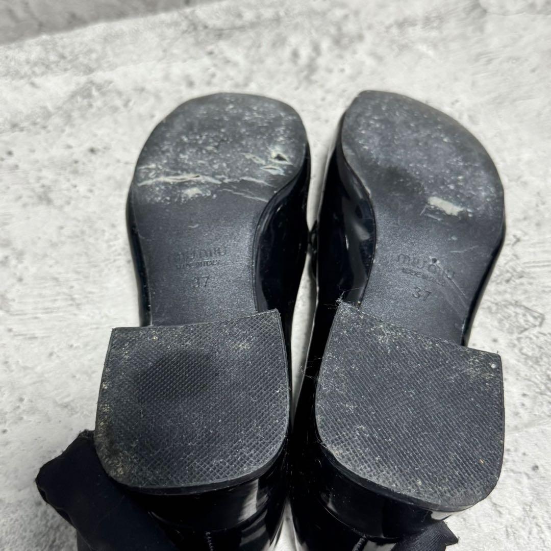 美品✨️ミュウミュウ ローファー パンプス チェーン エナメル ロゴプレート 黒