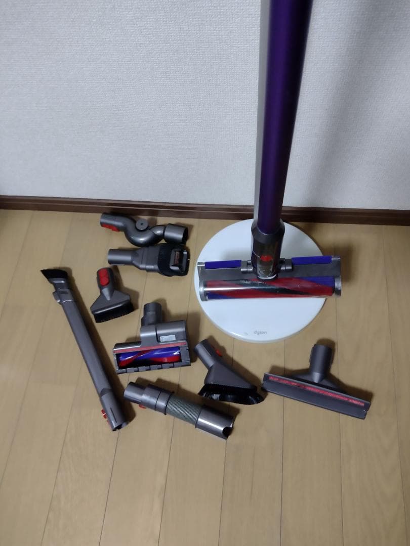 ダイソン★digital slim★SV18★バッテリー新品と同等★スタンド付①