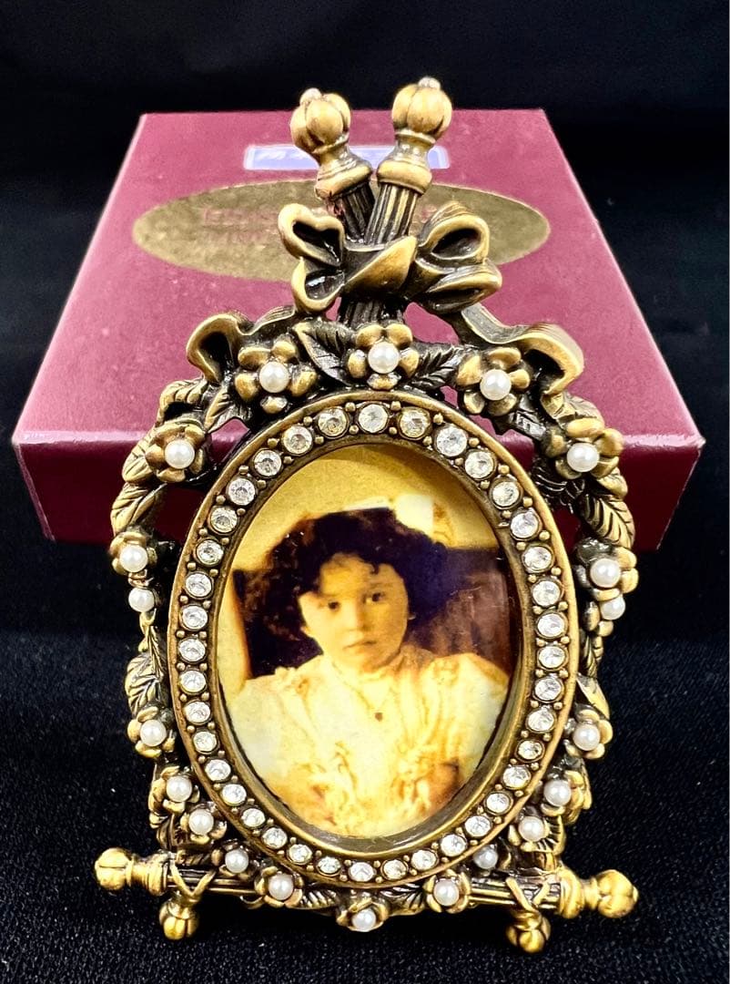 EDGAR BEREBI】リーガルミニフレーム】スワロフスキークリスタル】パール