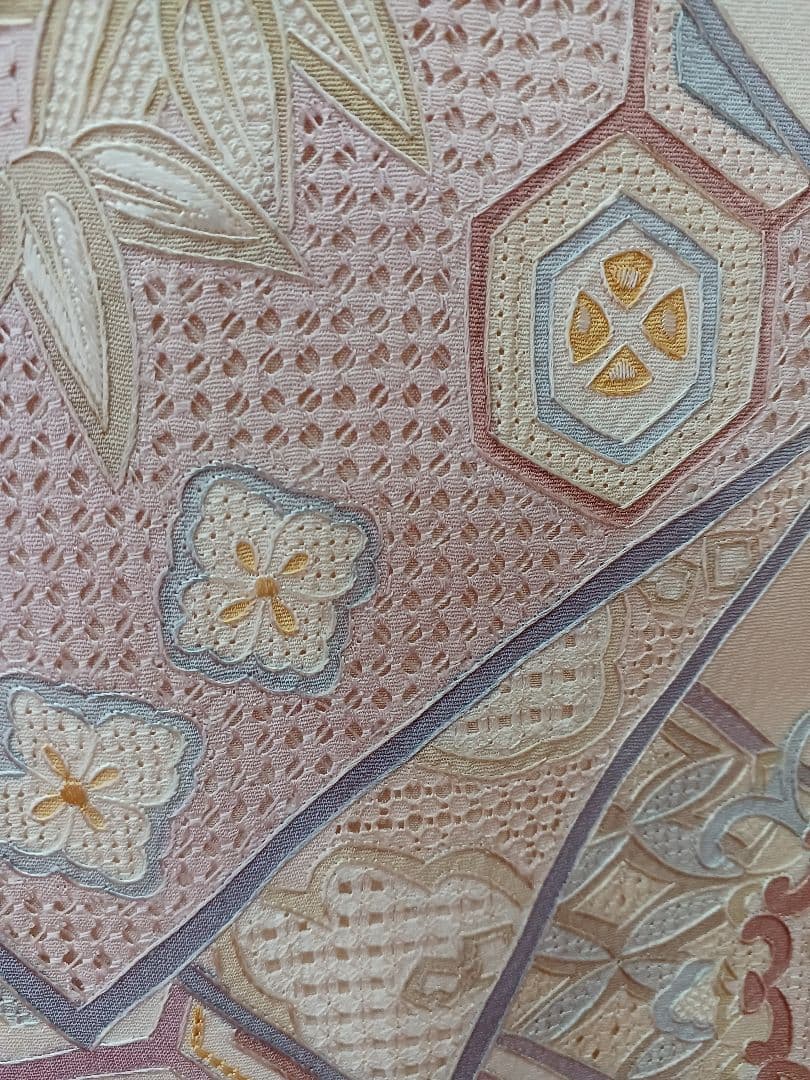 ［訪問着］新品未使用品　しつけ有り　一つ紋　スワトウ刺繍　K-483