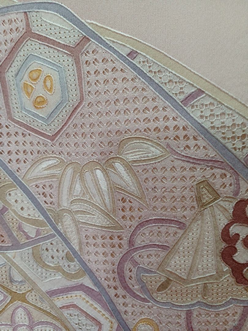 ［訪問着］新品未使用品　しつけ有り　一つ紋　スワトウ刺繍　K-483