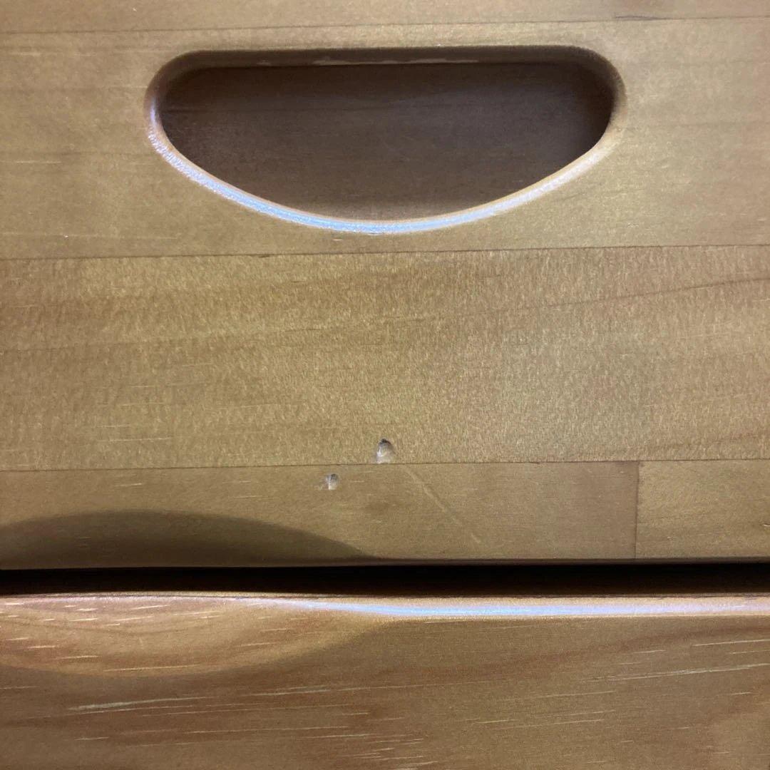 木製チェスト 7段9引き出し 花の装飾付き