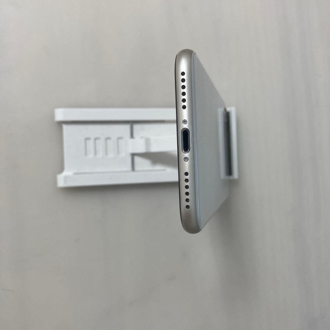 ￼ iPhone SE 第2世代 64GB スターライト