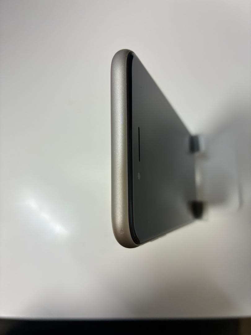 iPhone SE（第3世代）スターライト 64GB SIMフリー