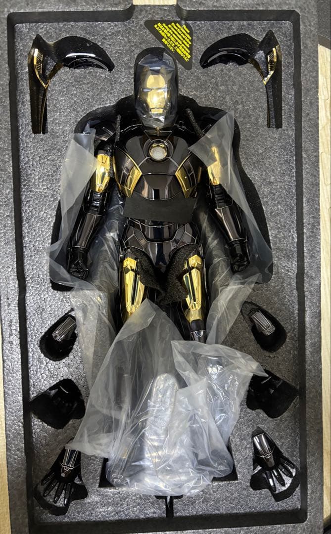 ホットトイズ　アイアンマン・マーク7（ブラック＆ゴールド版）