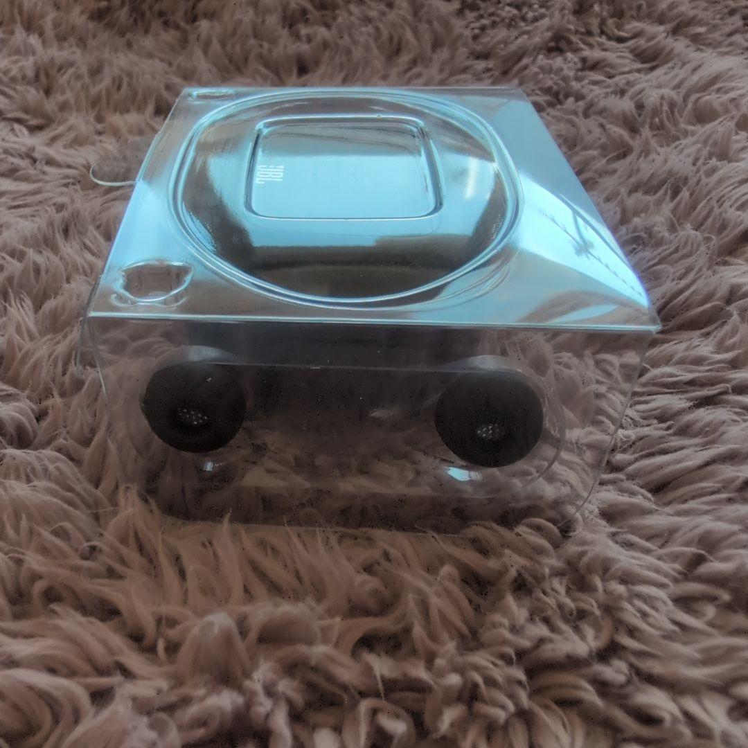 JBL　LIVE　BEAM3 　　　おまけでJBL有線付き