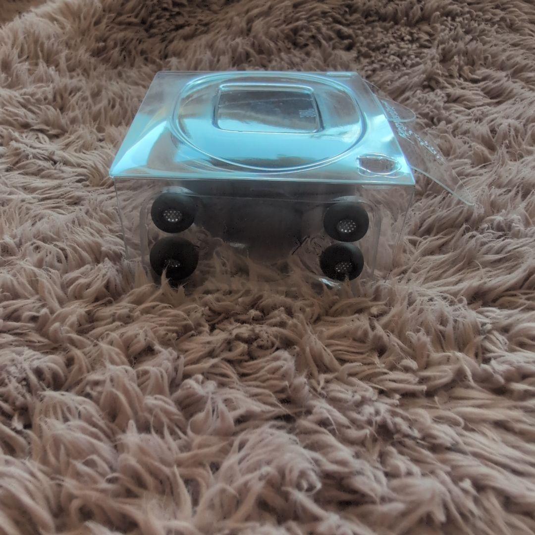 JBL　LIVE　BEAM3 　　　おまけでJBL有線付き