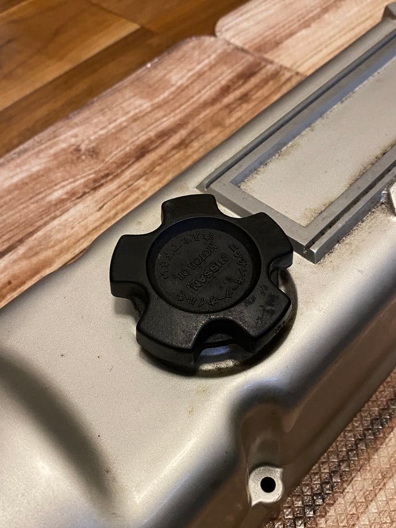 デカ文字　日産　L型　旧車　バルブカバー　タペットカバー